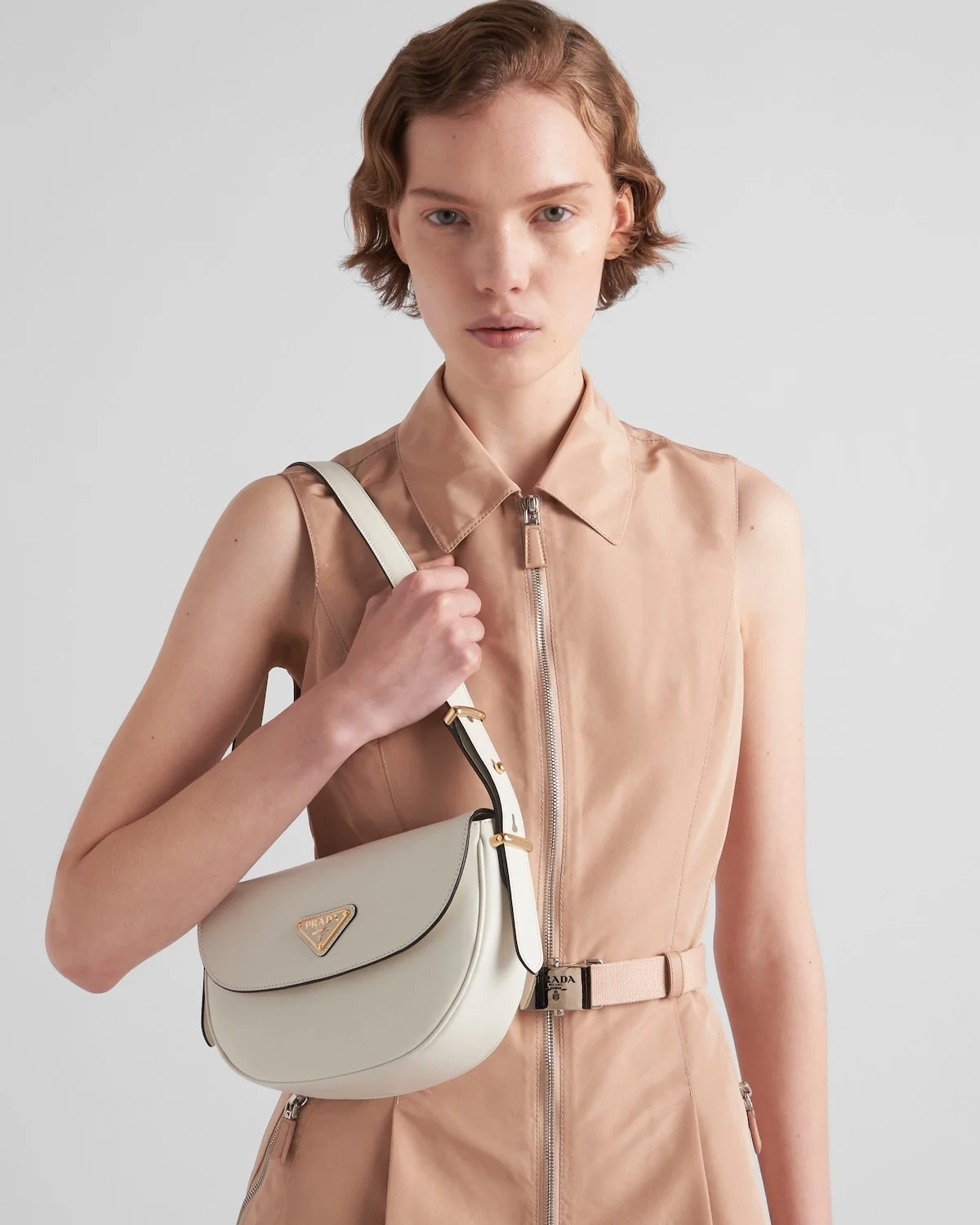 프라다 아르케 레더 플랩 숄더백 화이트