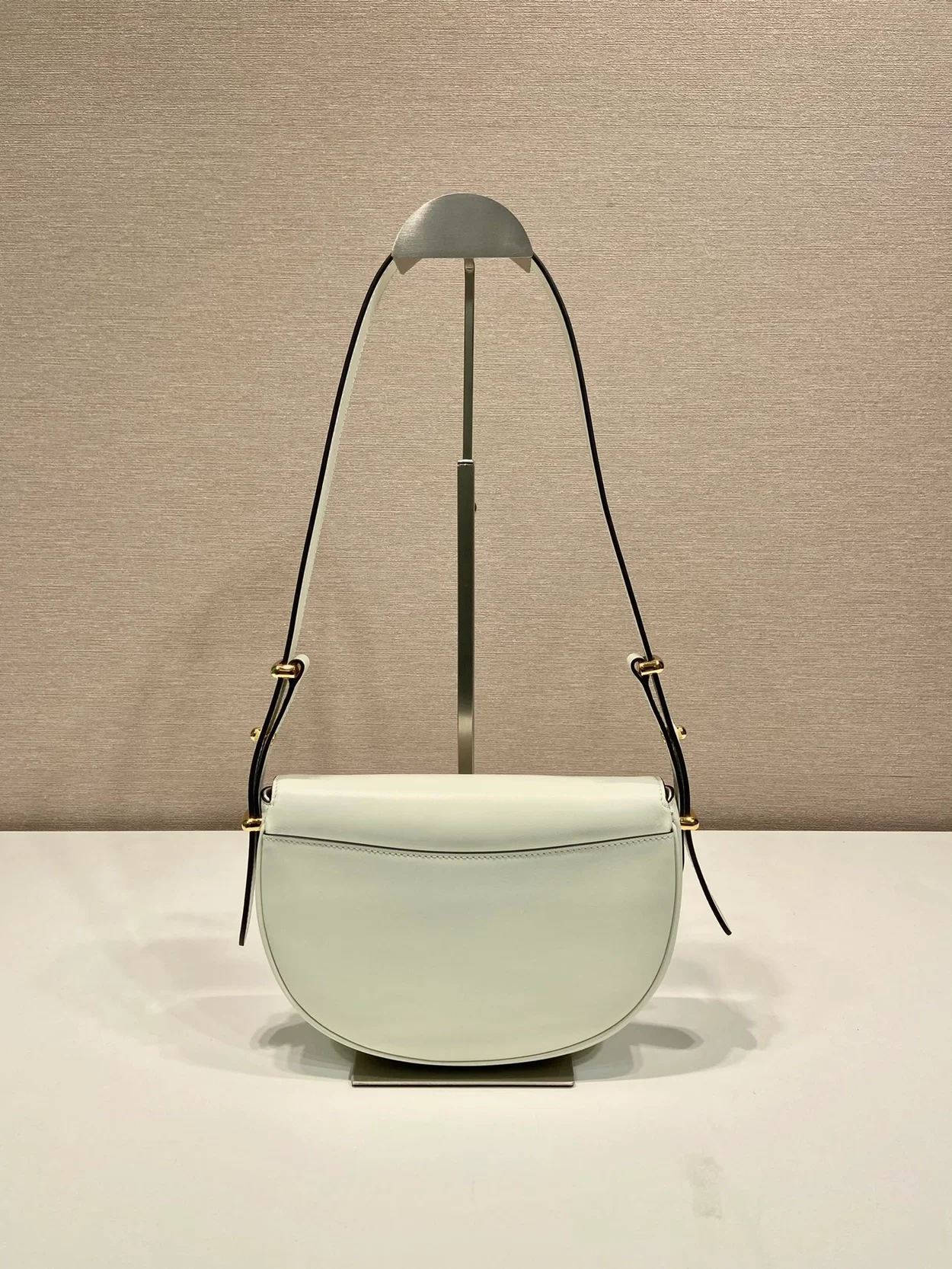 프라다 아르케 레더 플랩 숄더백 화이트