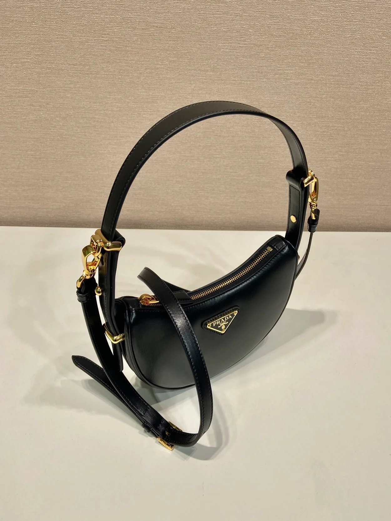 프라다 아르케 레더 미니 숄더백 블랙