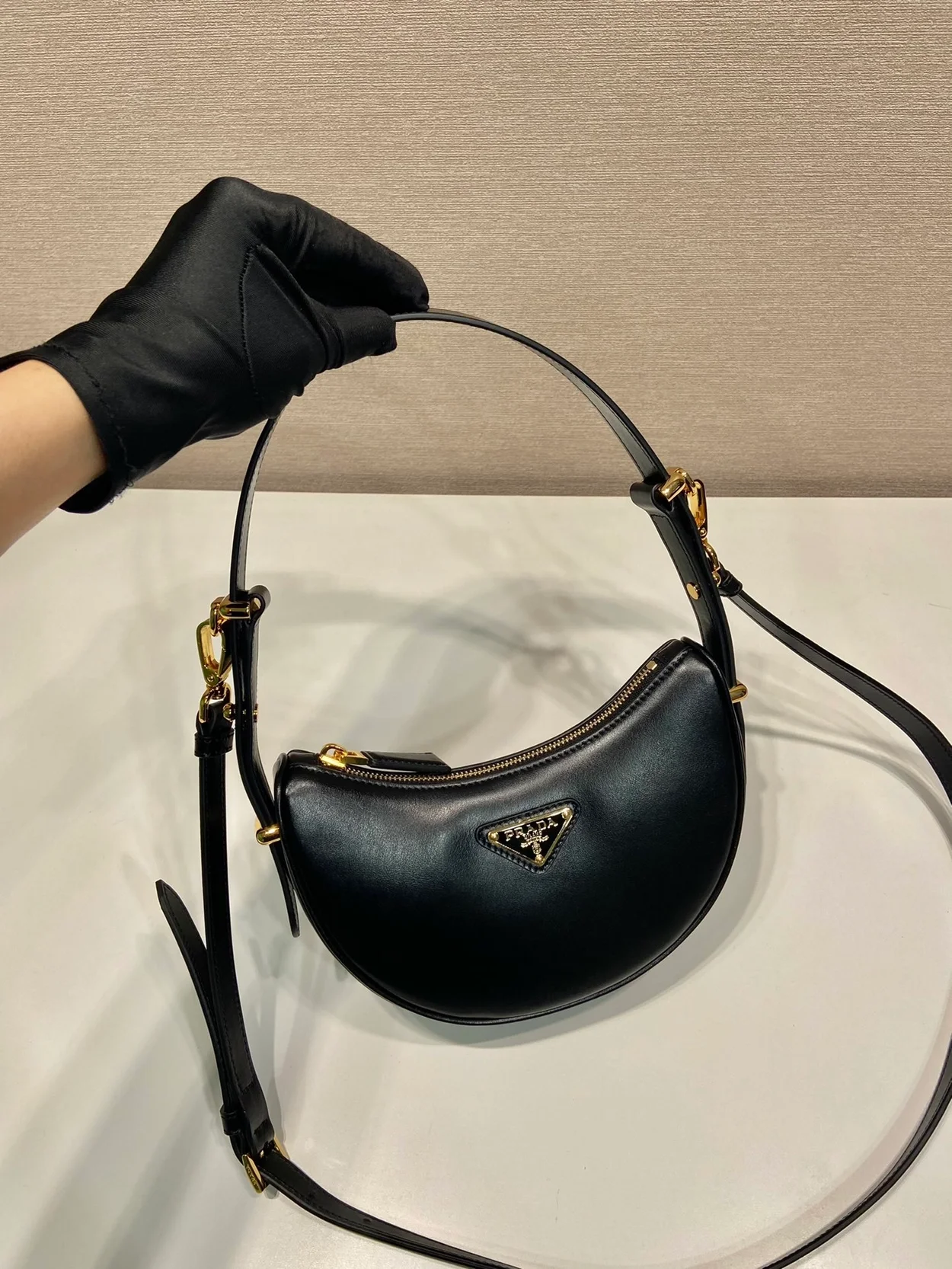 프라다 아르케 레더 미니 숄더백 블랙