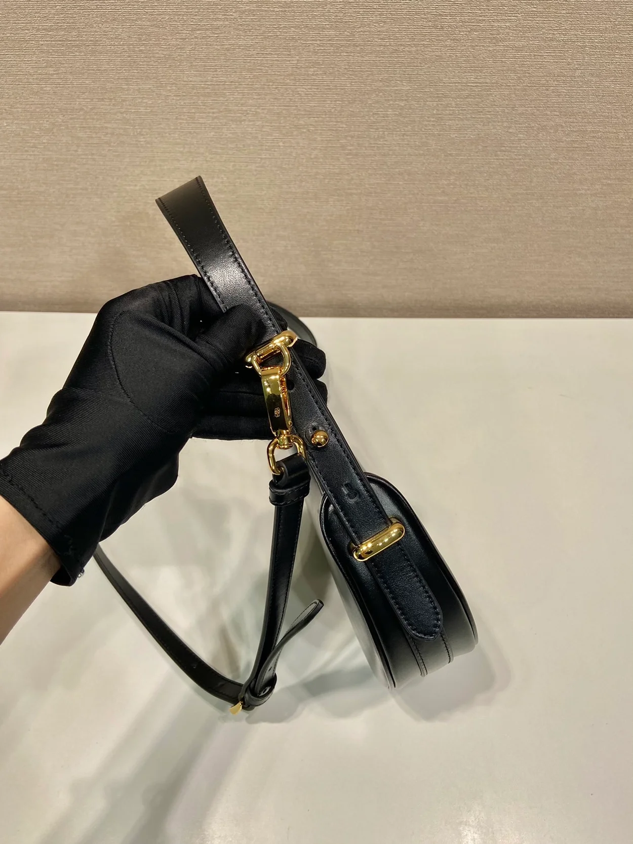 프라다 아르케 레더 미니 숄더백 블랙