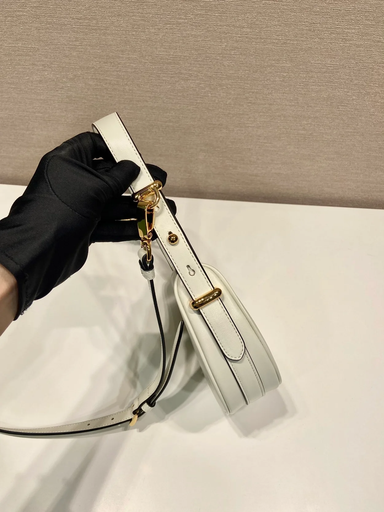 프라다 아르케 레더 미니 숄더백 화이트