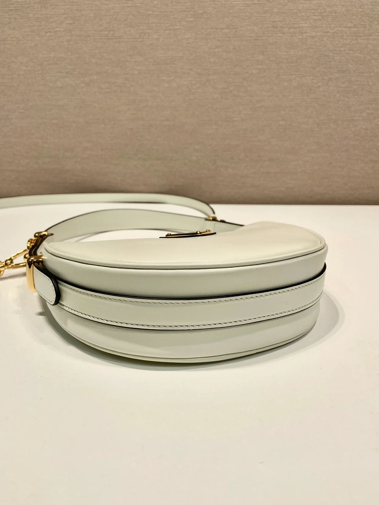 프라다 아르케 레더 미니 숄더백 화이트