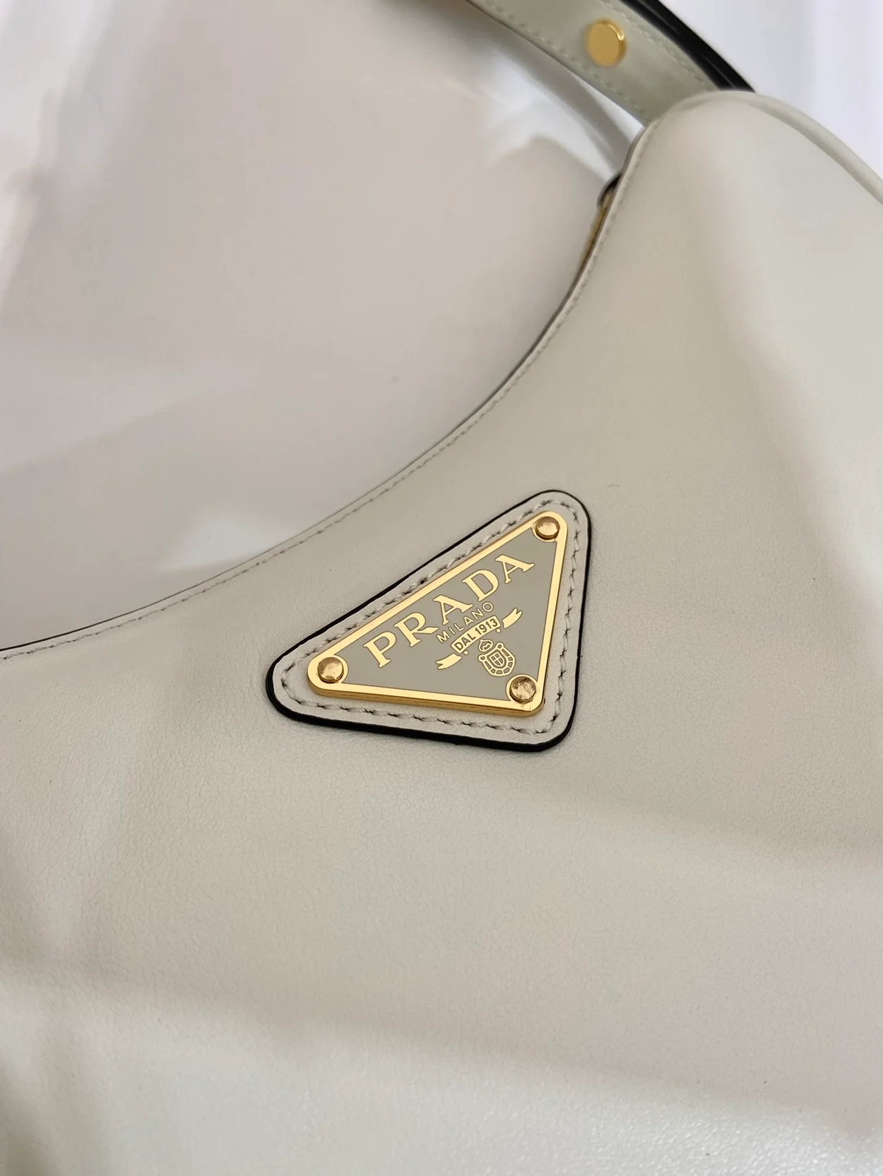 프라다 아르케 레더 미니 숄더백 화이트
