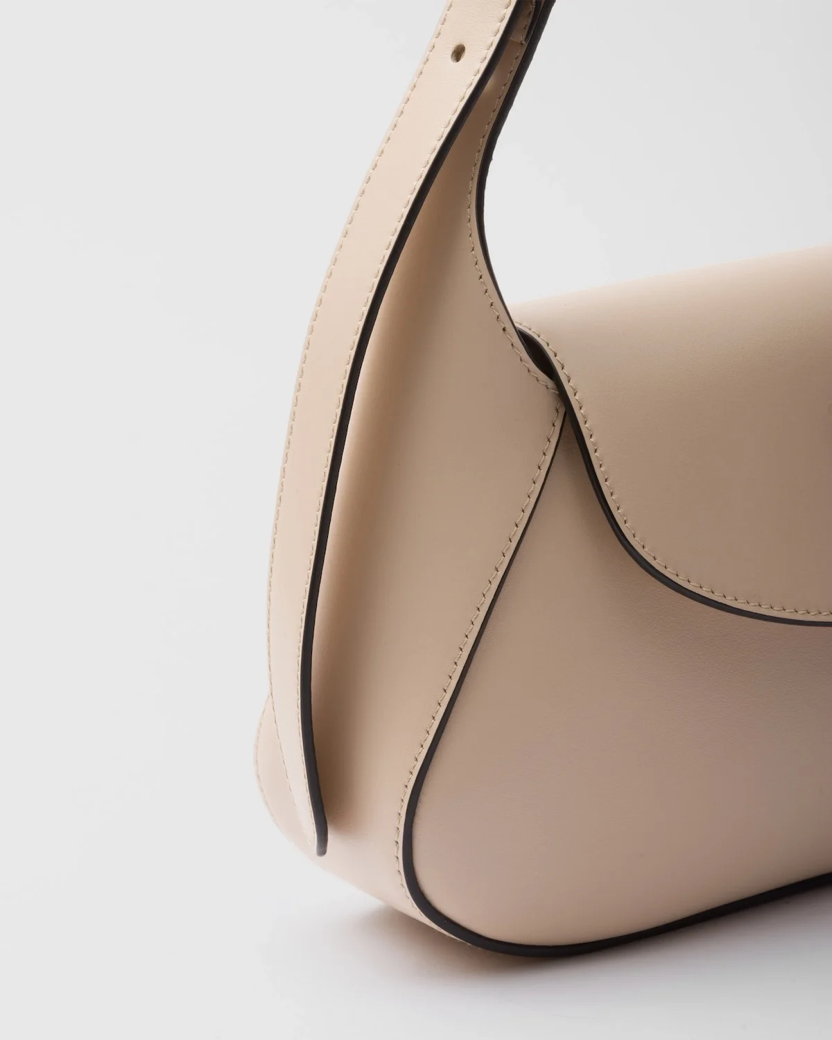 프라다 스몰 레더 숄더백 트래버틴