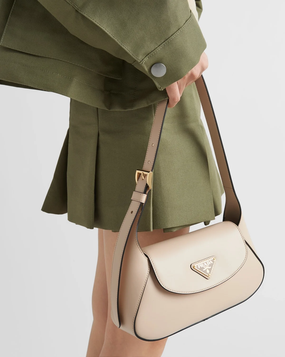 프라다 스몰 레더 숄더백 트래버틴