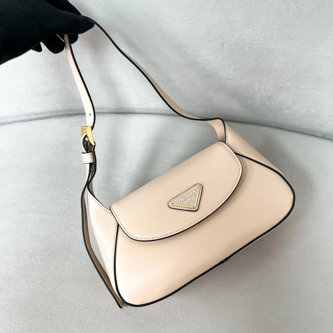 프라다 스몰 레더 숄더백 트래버틴