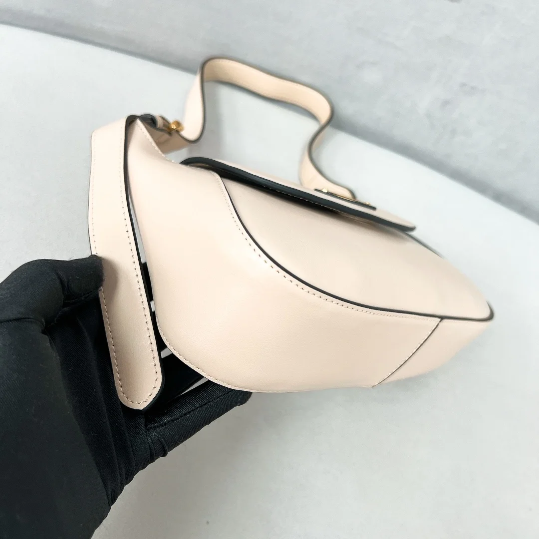 프라다 스몰 레더 숄더백 트래버틴