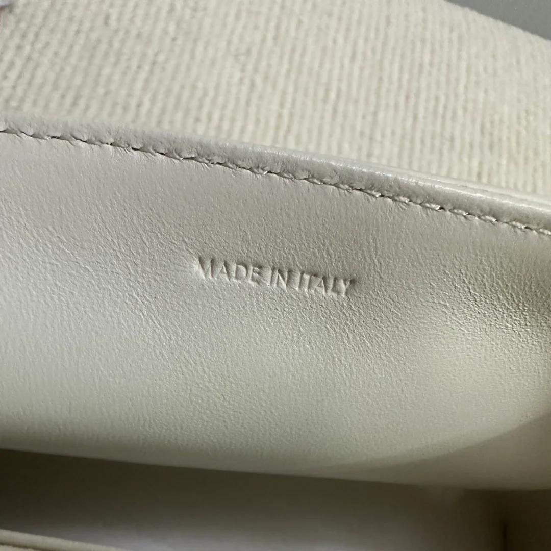 셀린느 틴 빅투아르 백 화이트