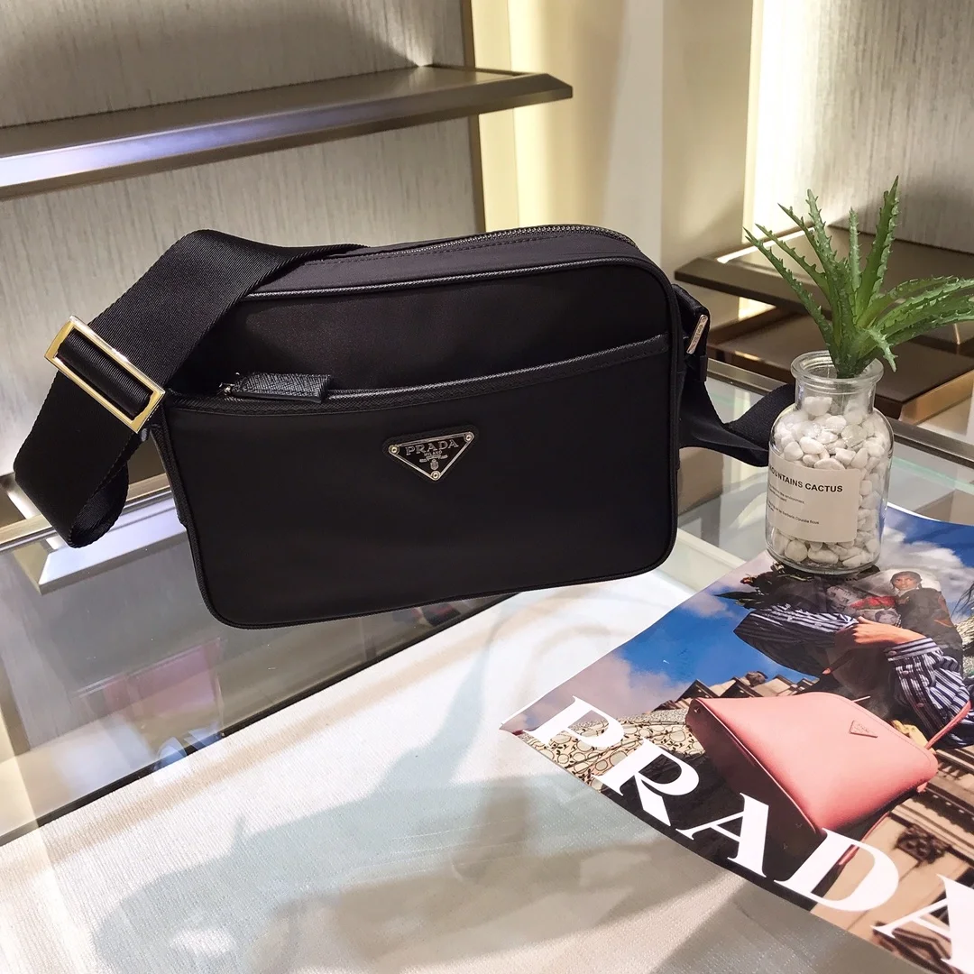 프라다 리나일론 사피아노 숄더백