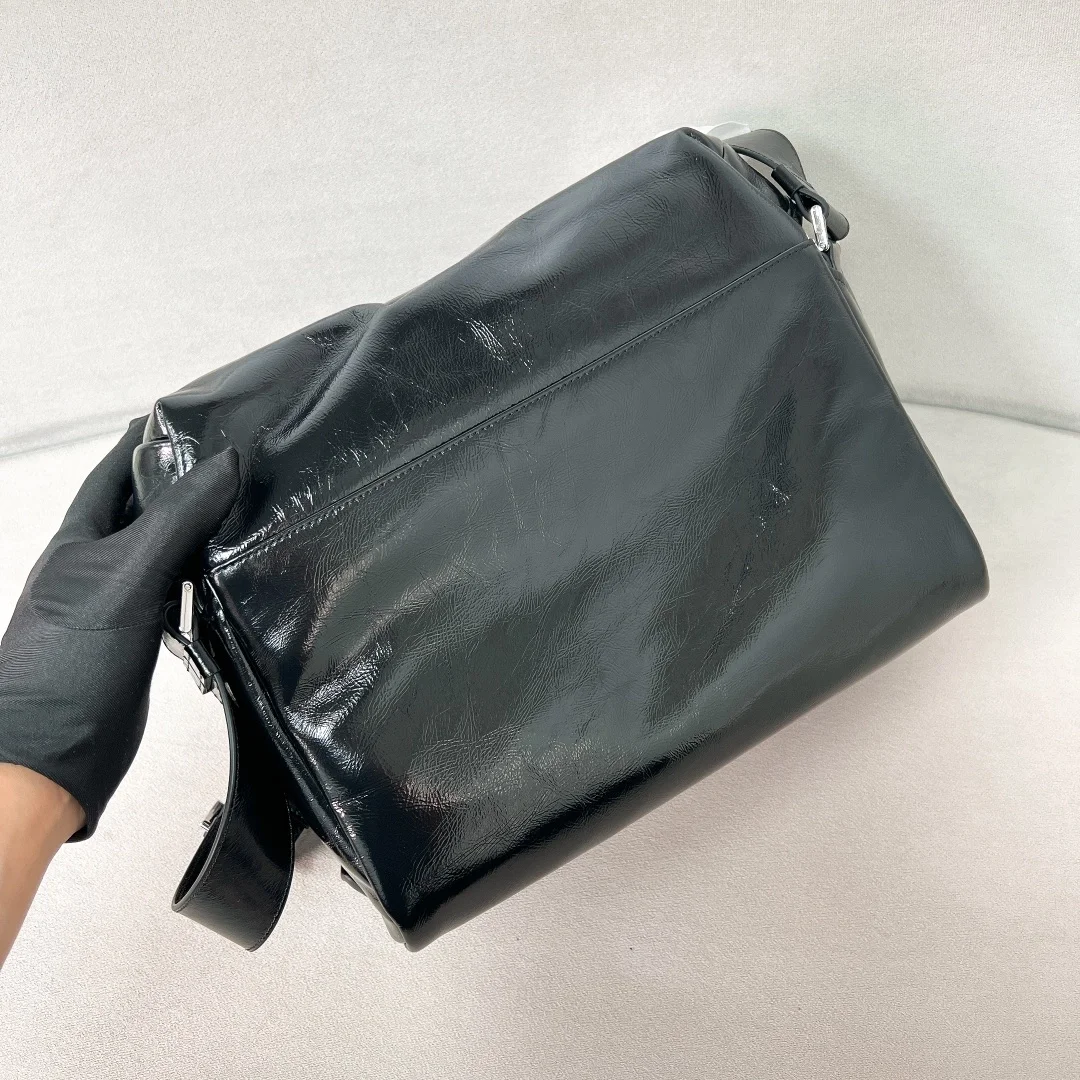 프라다 가죽 숄더백