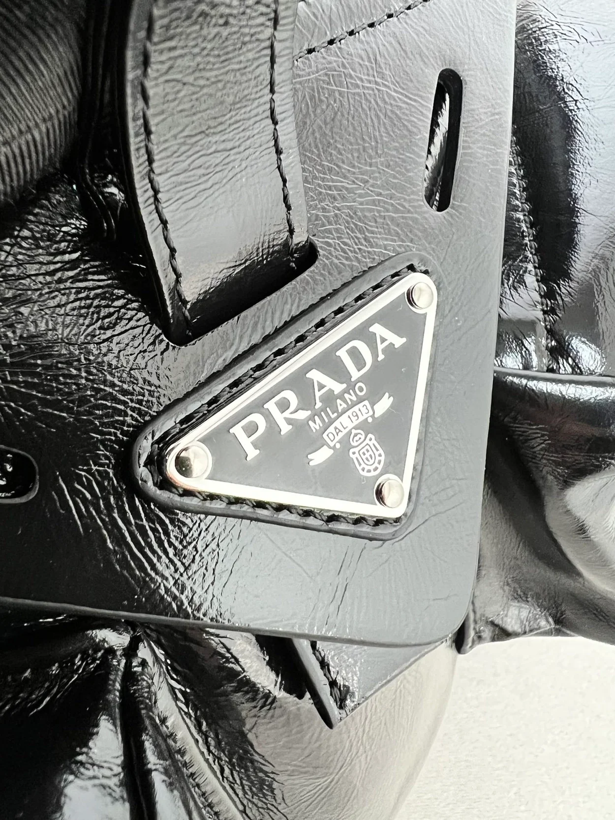 프라다 가죽 숄더백