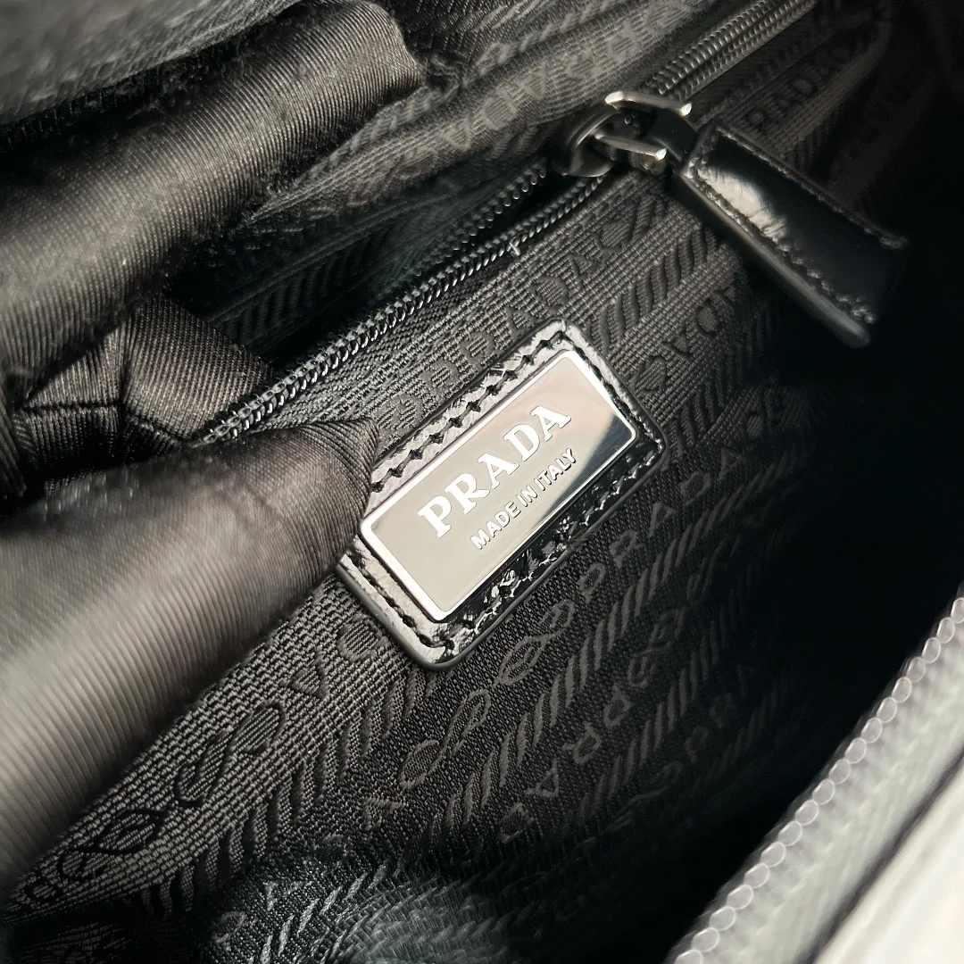 프라다 가죽 숄더백