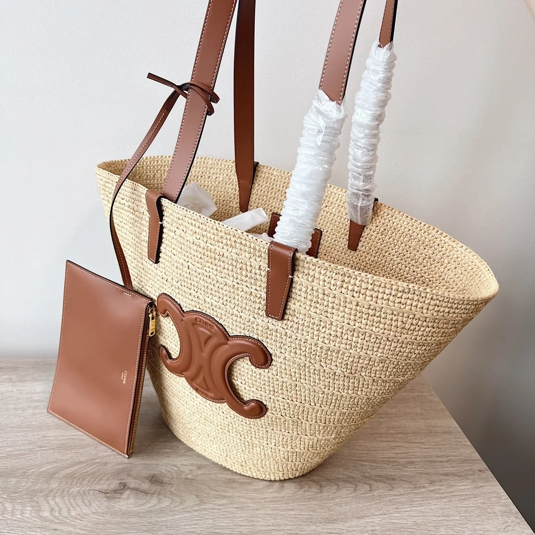 셀린느 미디엄 클래식 파니에 탠