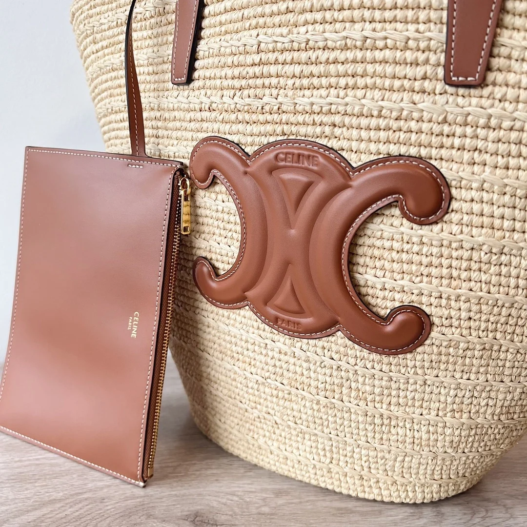 셀린느 미디엄 클래식 파니에 탠