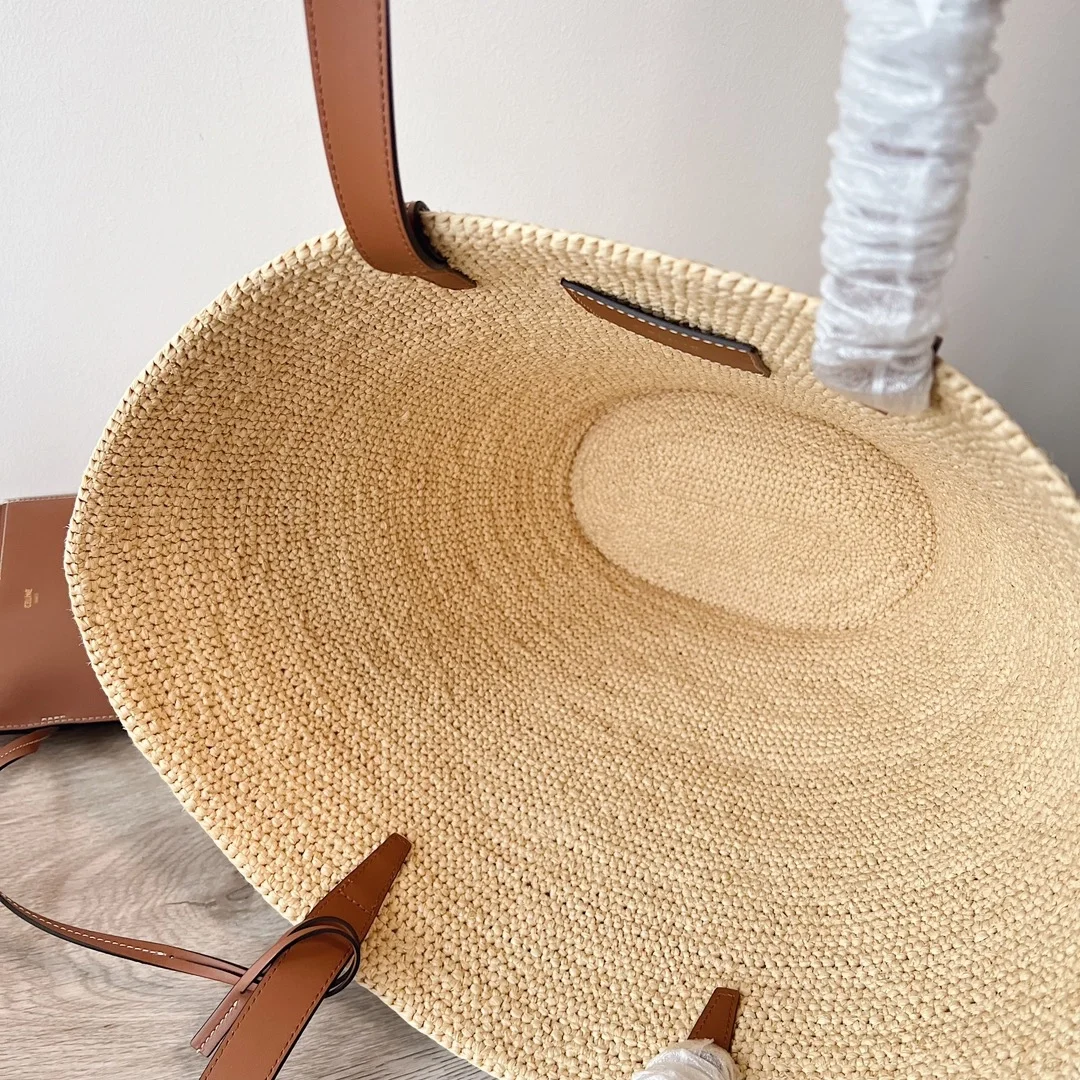 셀린느 미디엄 클래식 파니에 탠