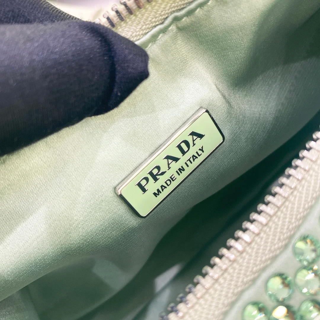 프라다 리에디션 2005 리나일론 크리스탈 숄더백 아쿠아