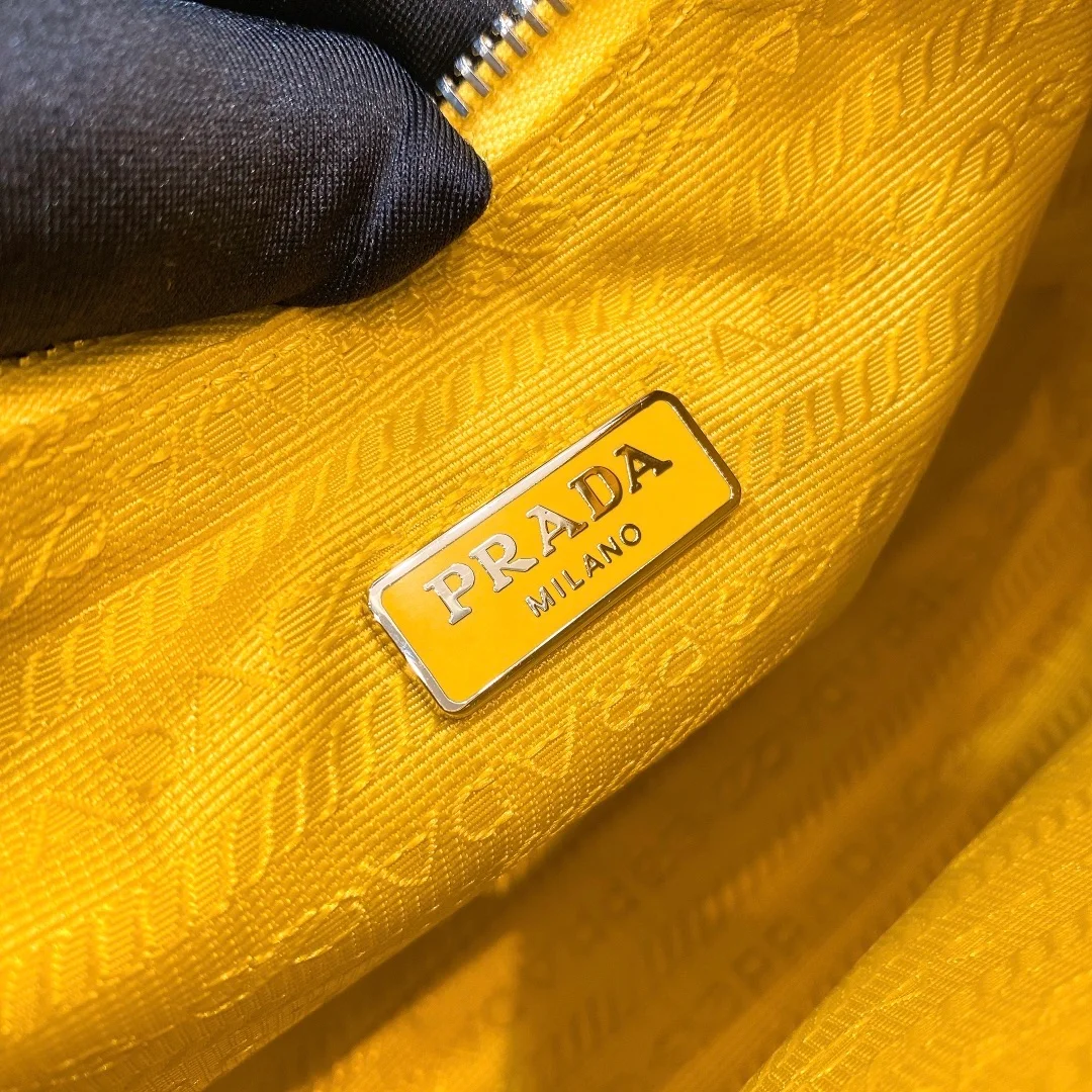 프라다 리에디션 2005 리나일론 숄더백 옐로우