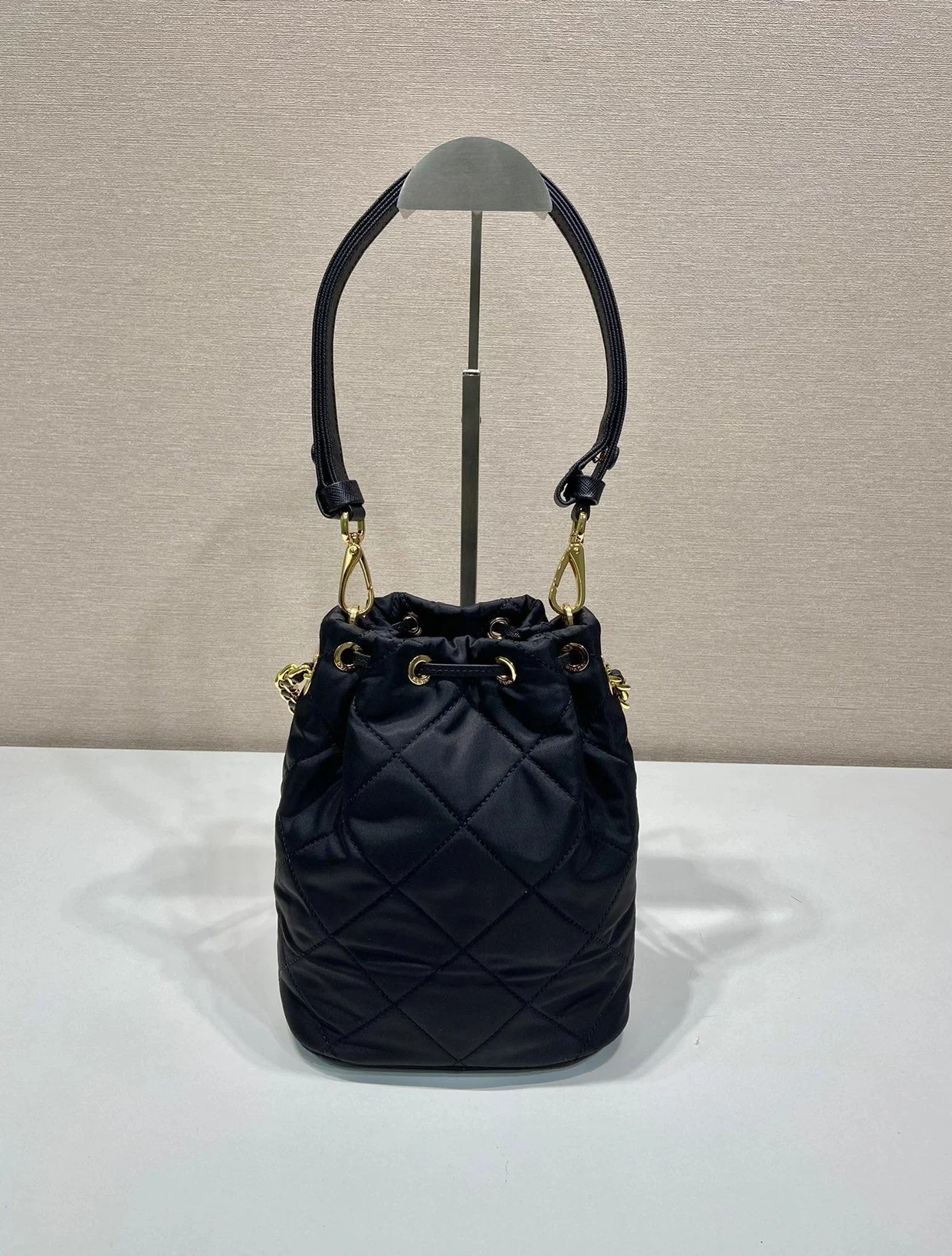 프라다 리나일론 숄더백 블랙