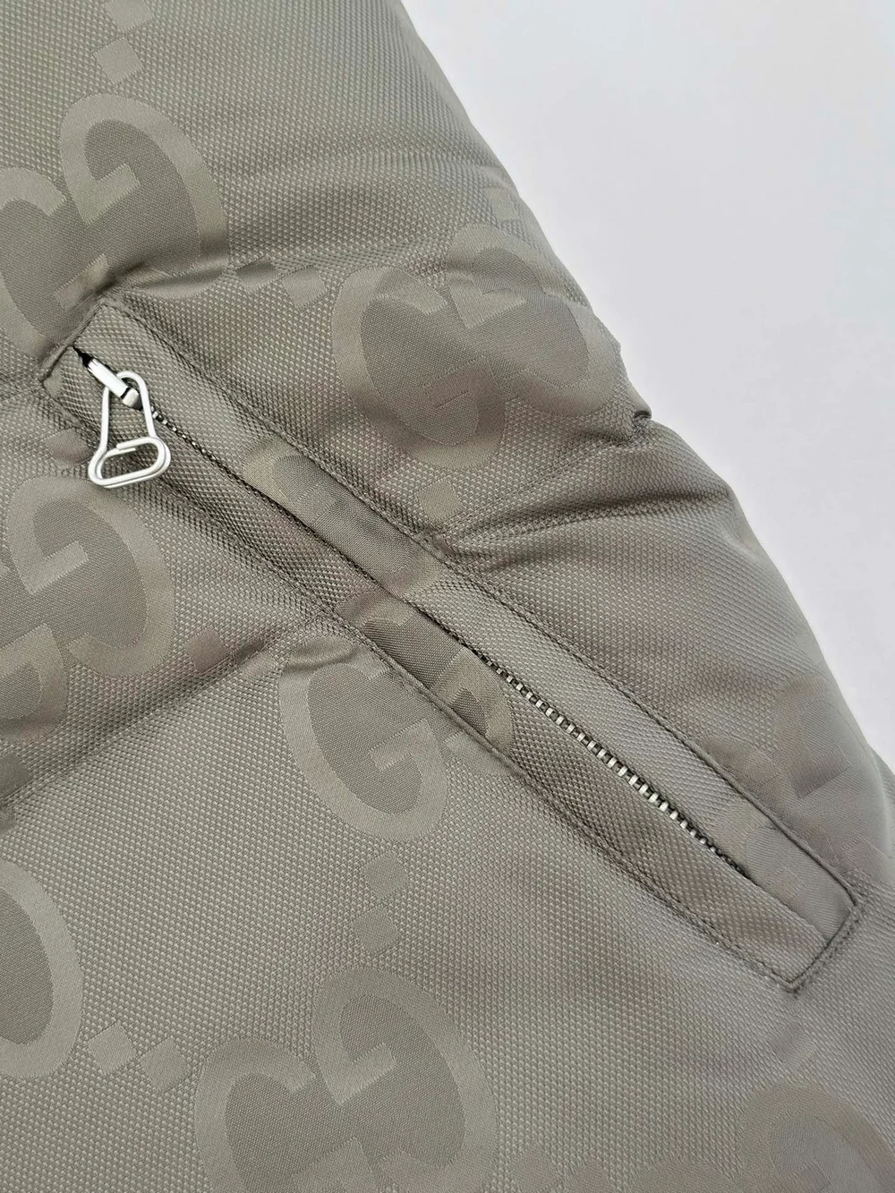 구찌 점보 GG 캔버스 다운 재킷