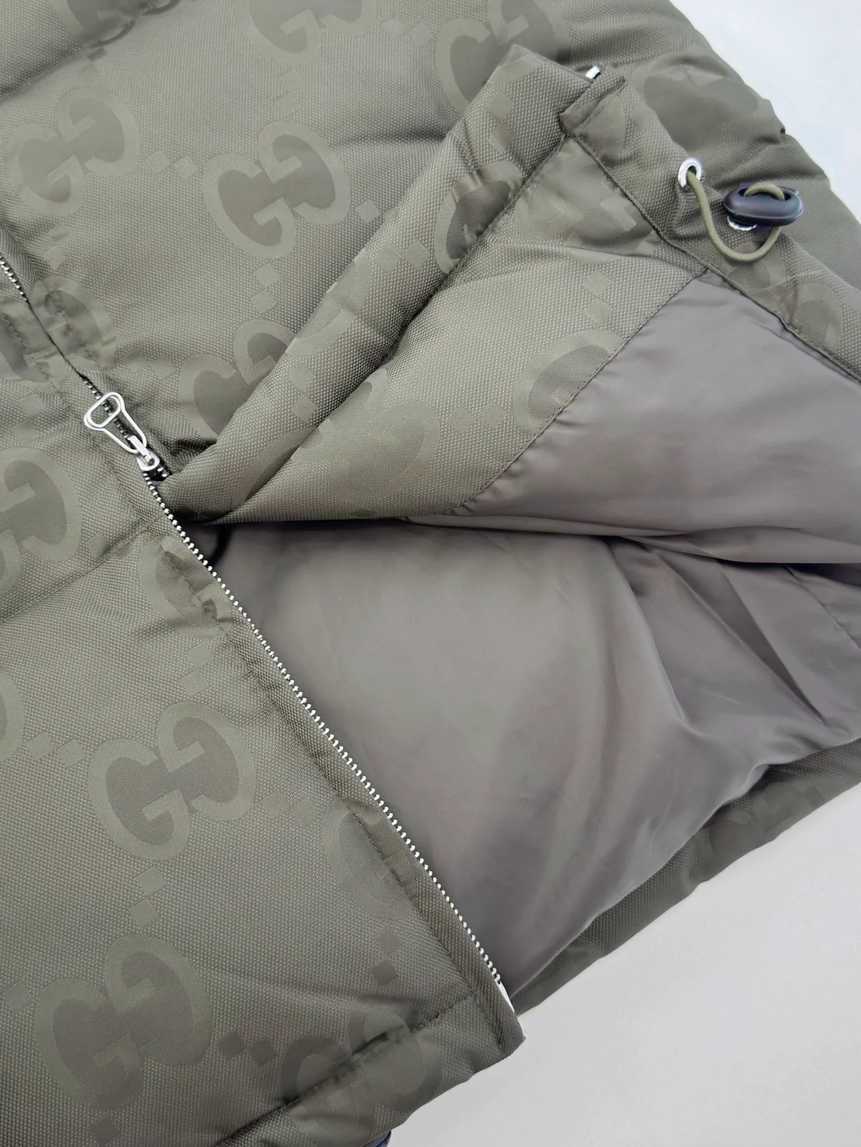 구찌 점보 GG 캔버스 다운 재킷