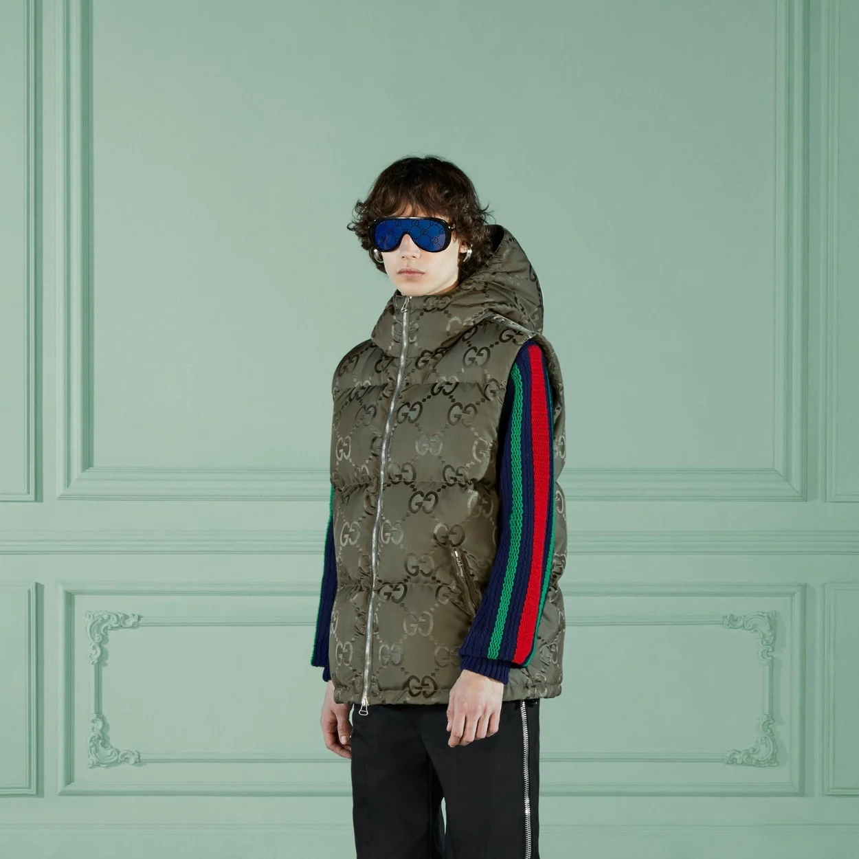 구찌 점보 GG 캔버스 다운 베스트