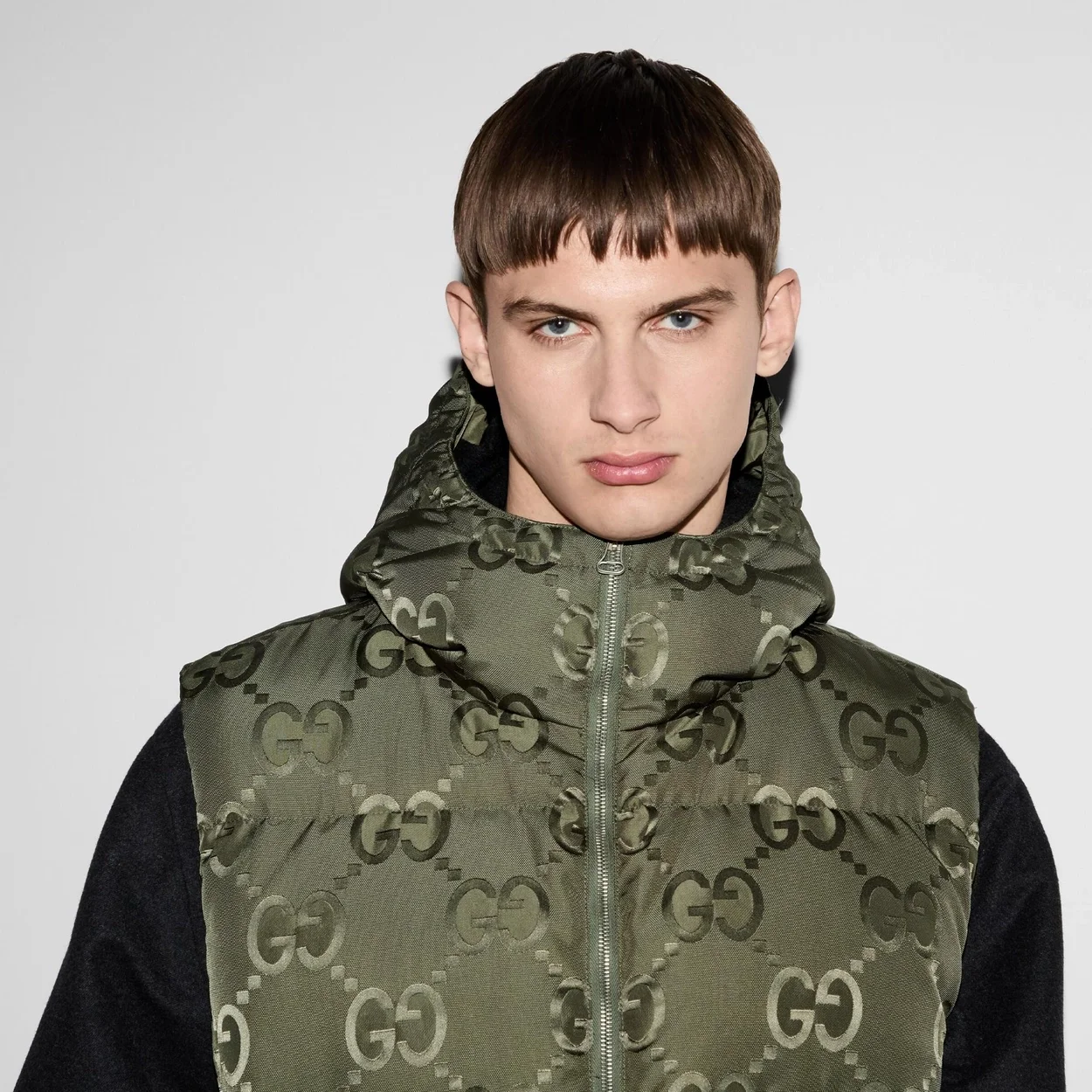 구찌 점보 GG 캔버스 다운 베스트