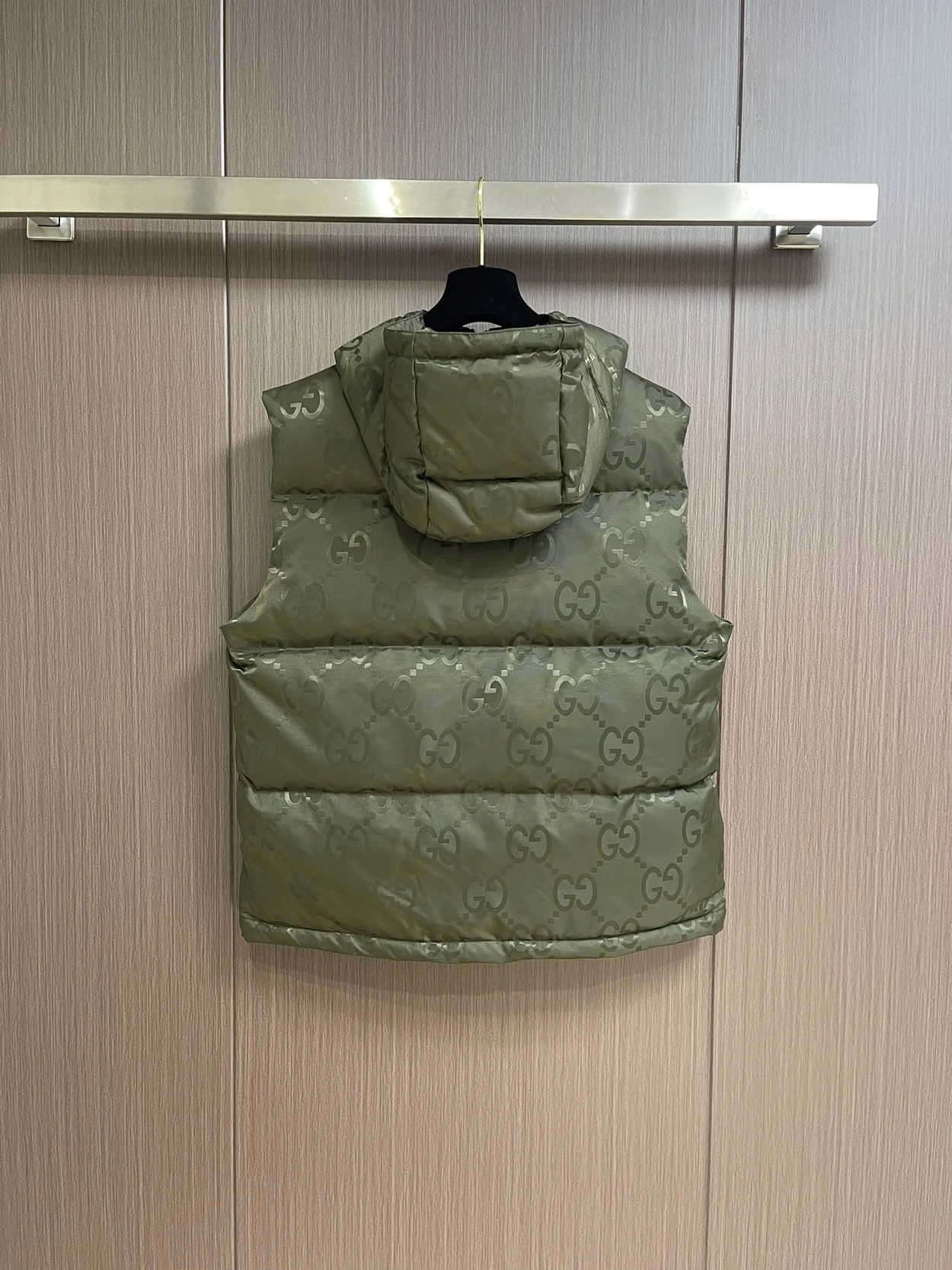 구찌 점보 GG 캔버스 다운 베스트