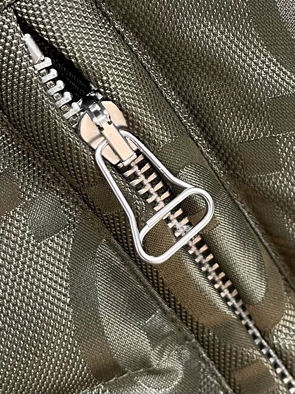 구찌 점보 GG 캔버스 다운 베스트