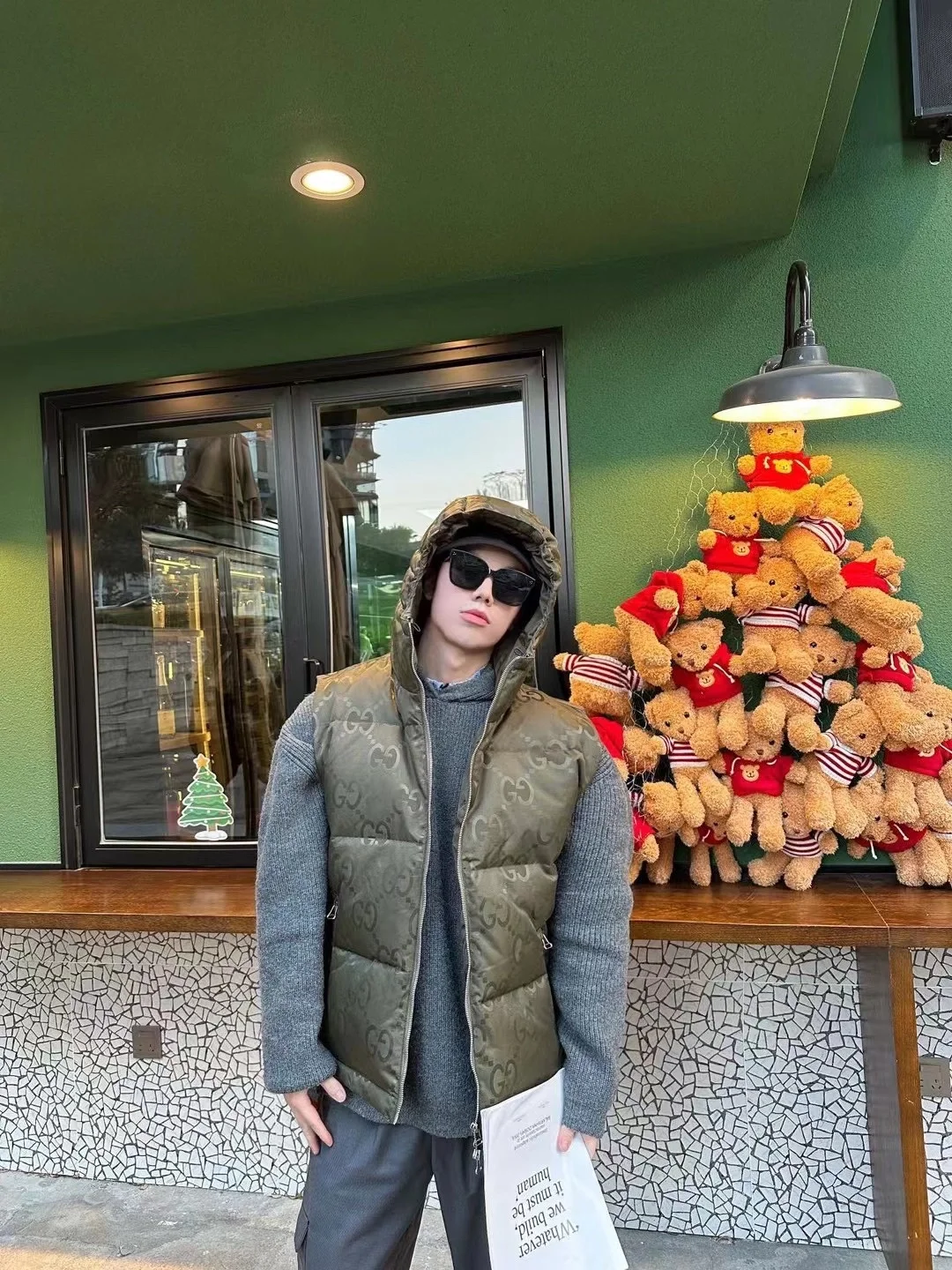 구찌 점보 GG 캔버스 다운 베스트