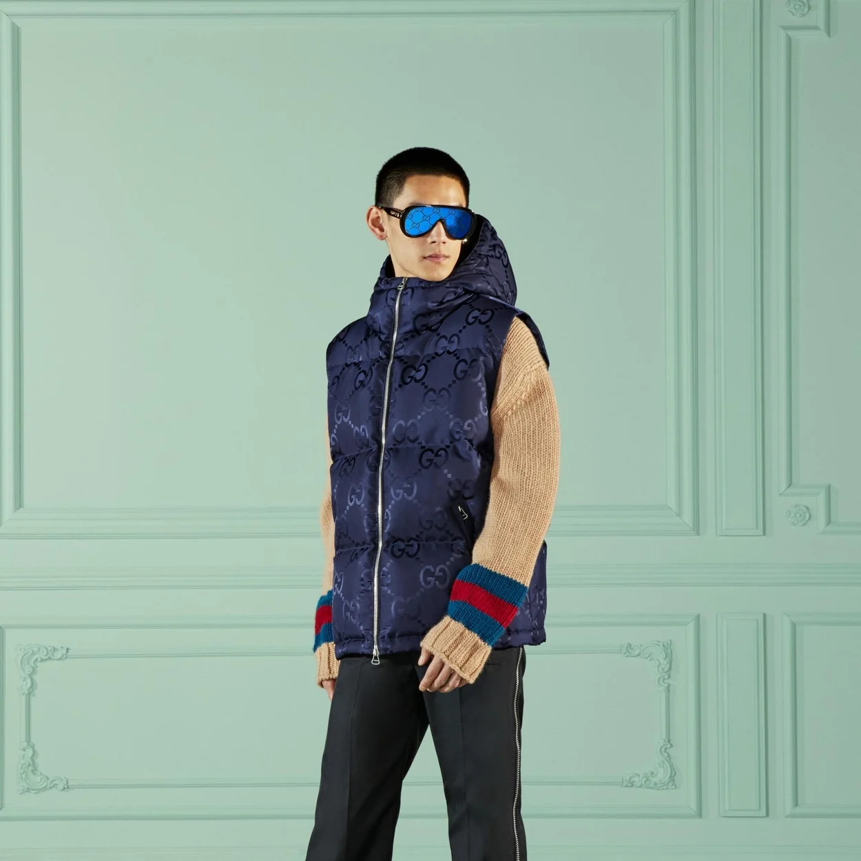 구찌 점보 GG 캔버스 다운 베스트