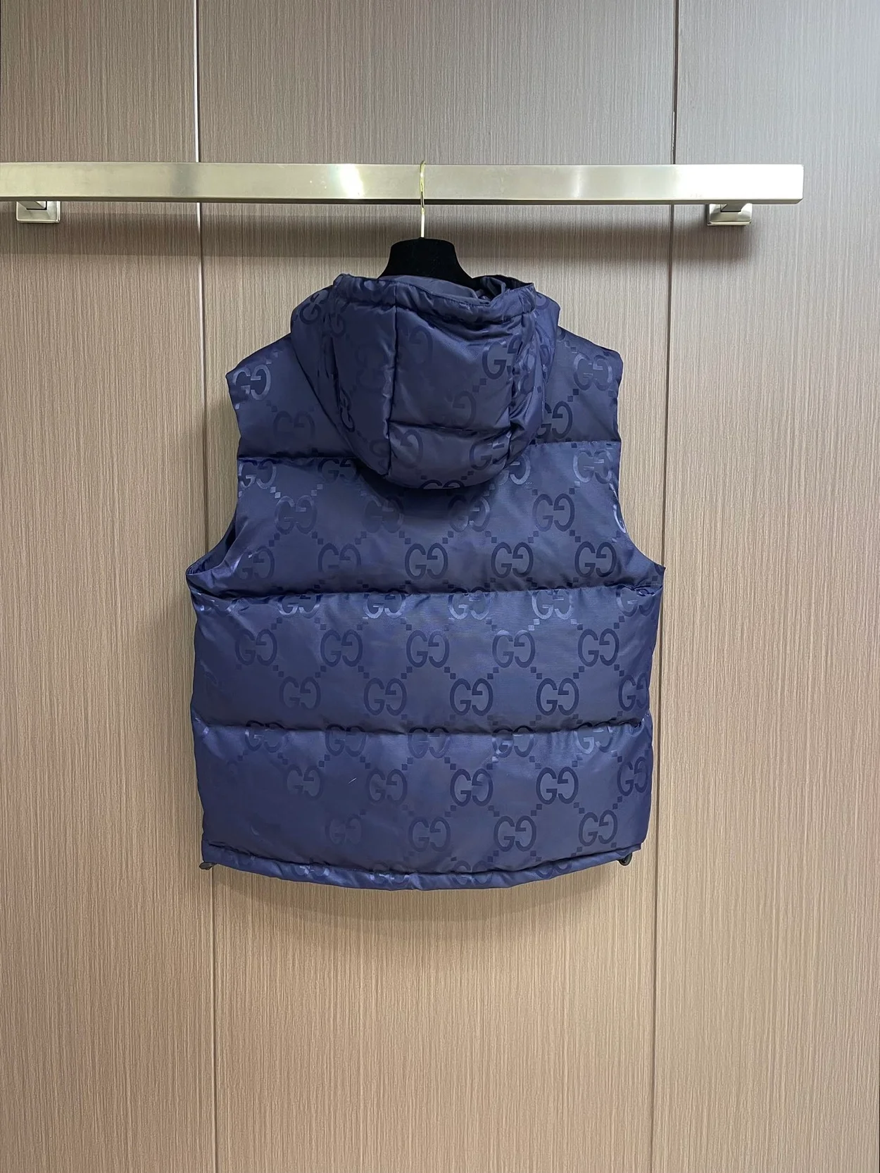 구찌 점보 GG 캔버스 다운 베스트