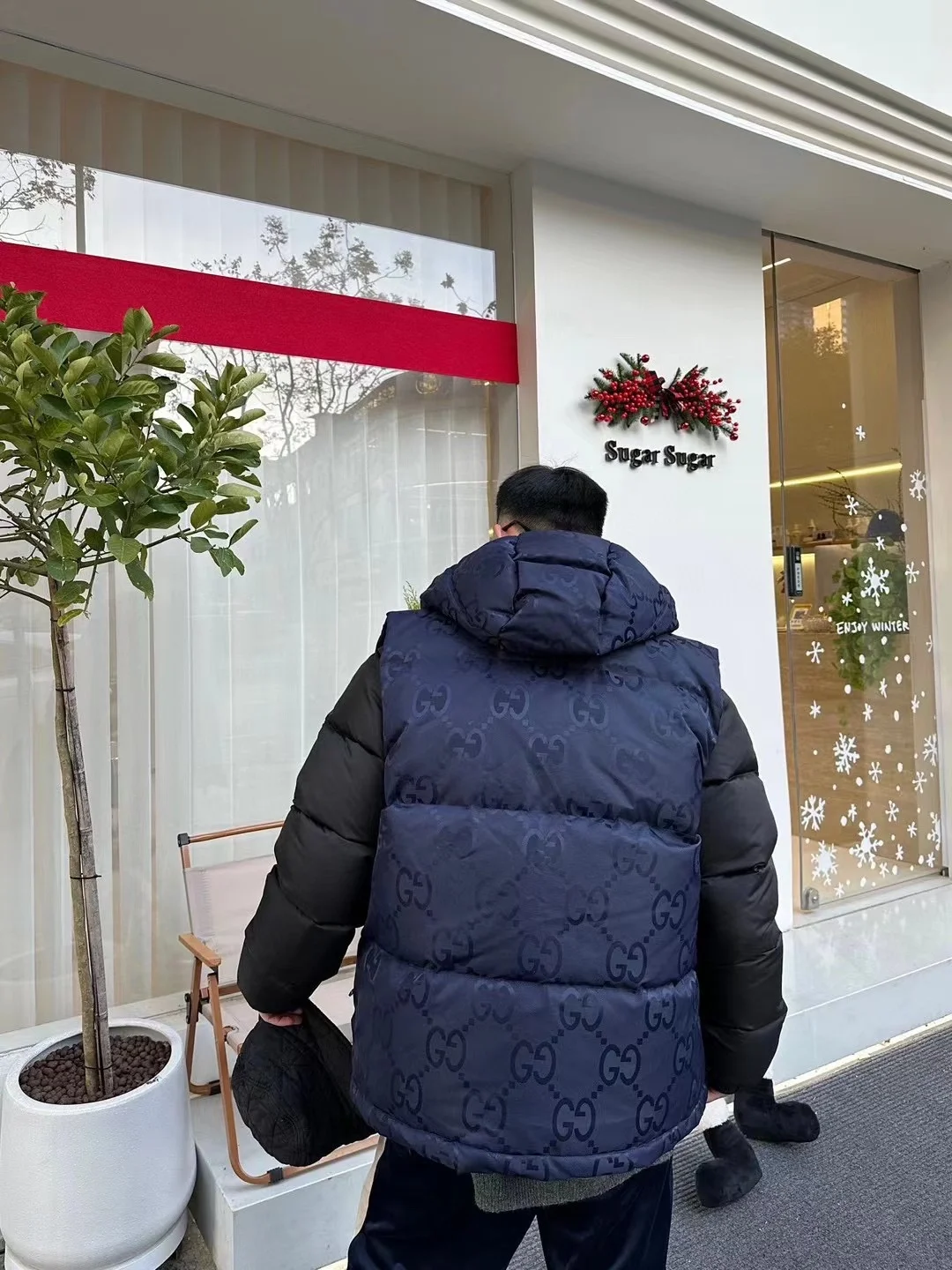 구찌 점보 GG 캔버스 다운 베스트