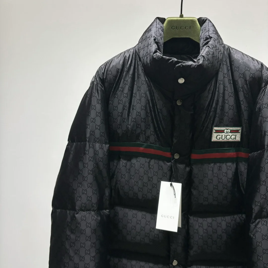 구찌 발수 다운 자켓 블랙