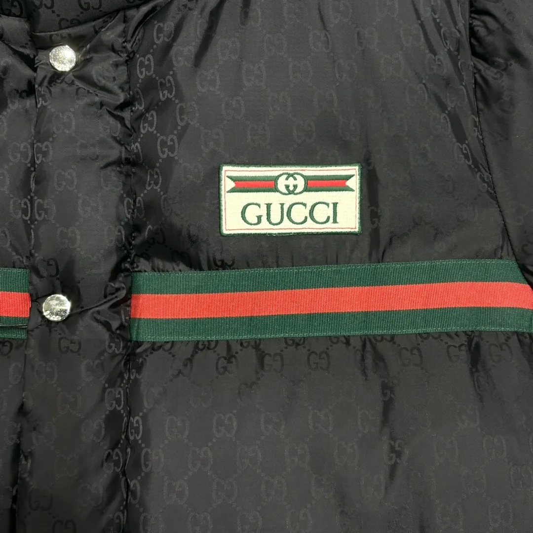 구찌 발수 다운 자켓 블랙