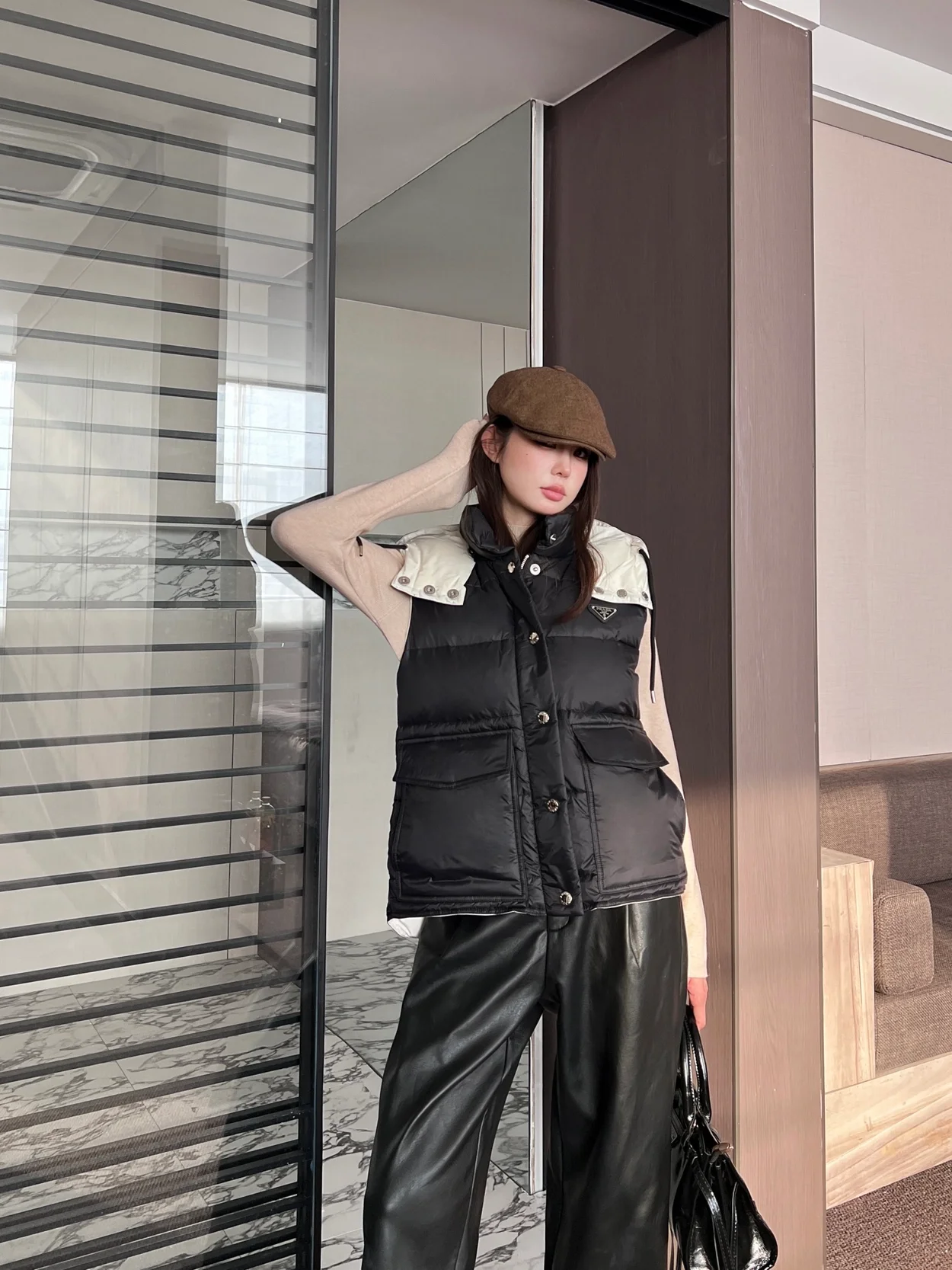 프라다 리나일론 패딩 베스트