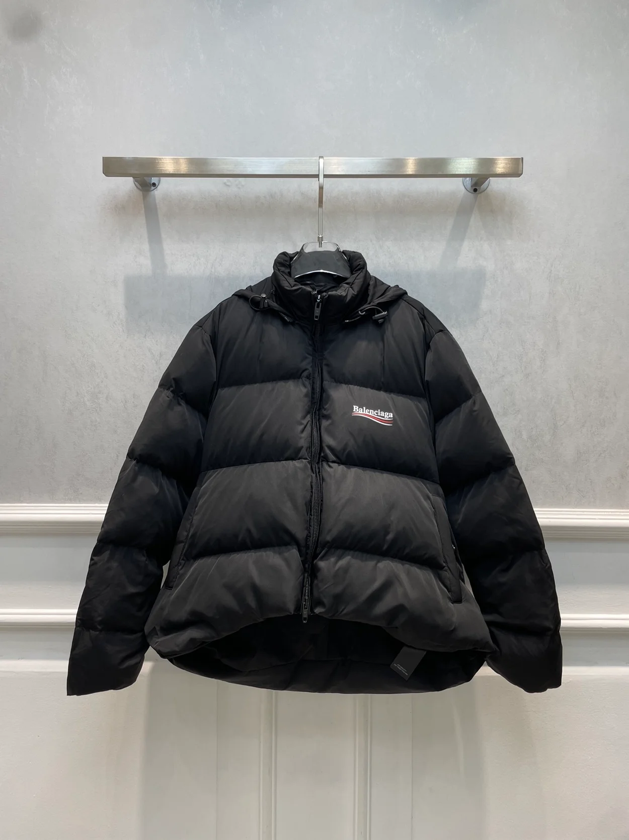 프라다 폴리티컬 캠페인 C-SHAPE 푸퍼 자켓