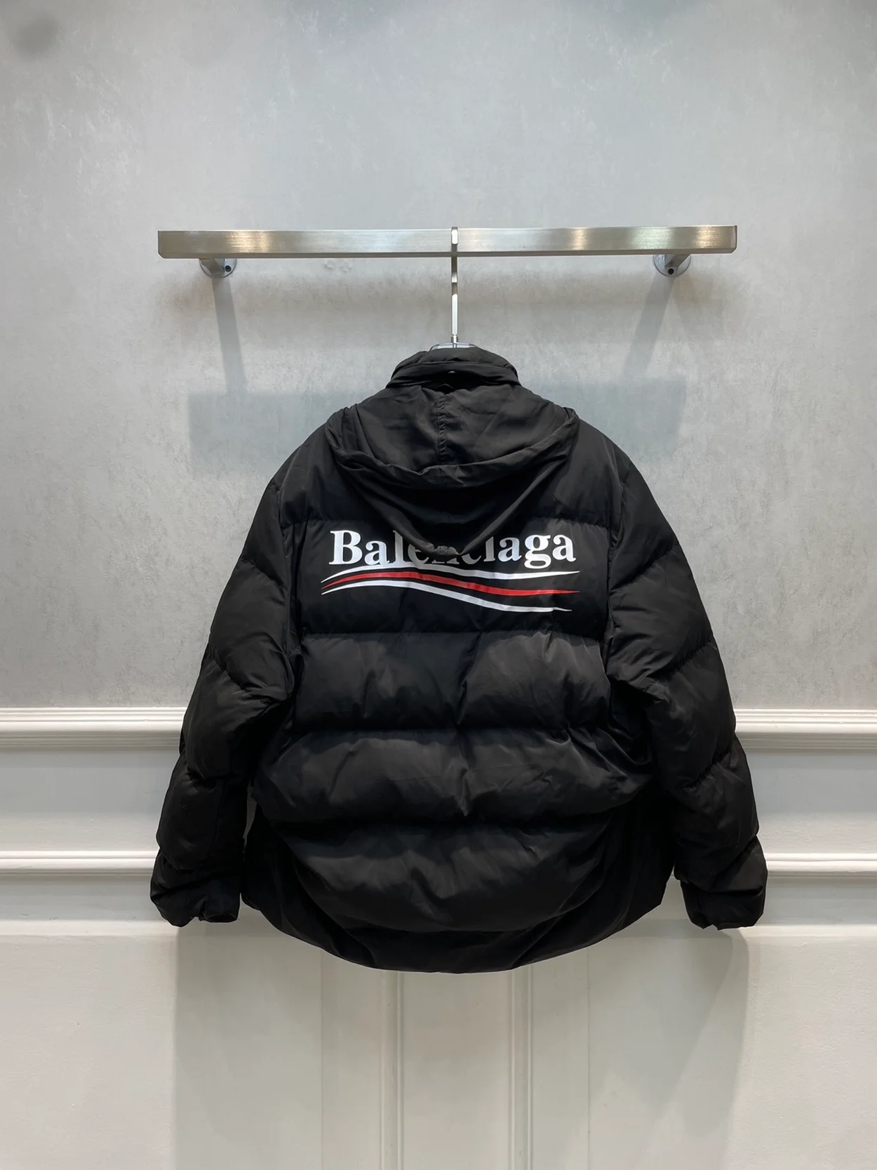 프라다 폴리티컬 캠페인 C-SHAPE 푸퍼 자켓