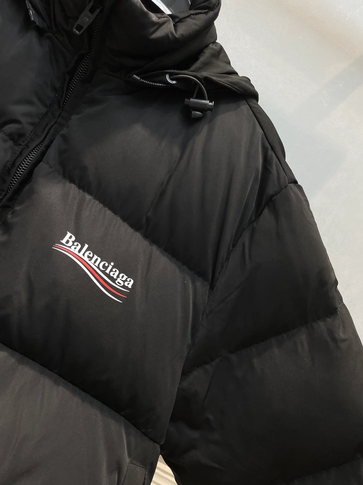 프라다 폴리티컬 캠페인 C-SHAPE 푸퍼 자켓