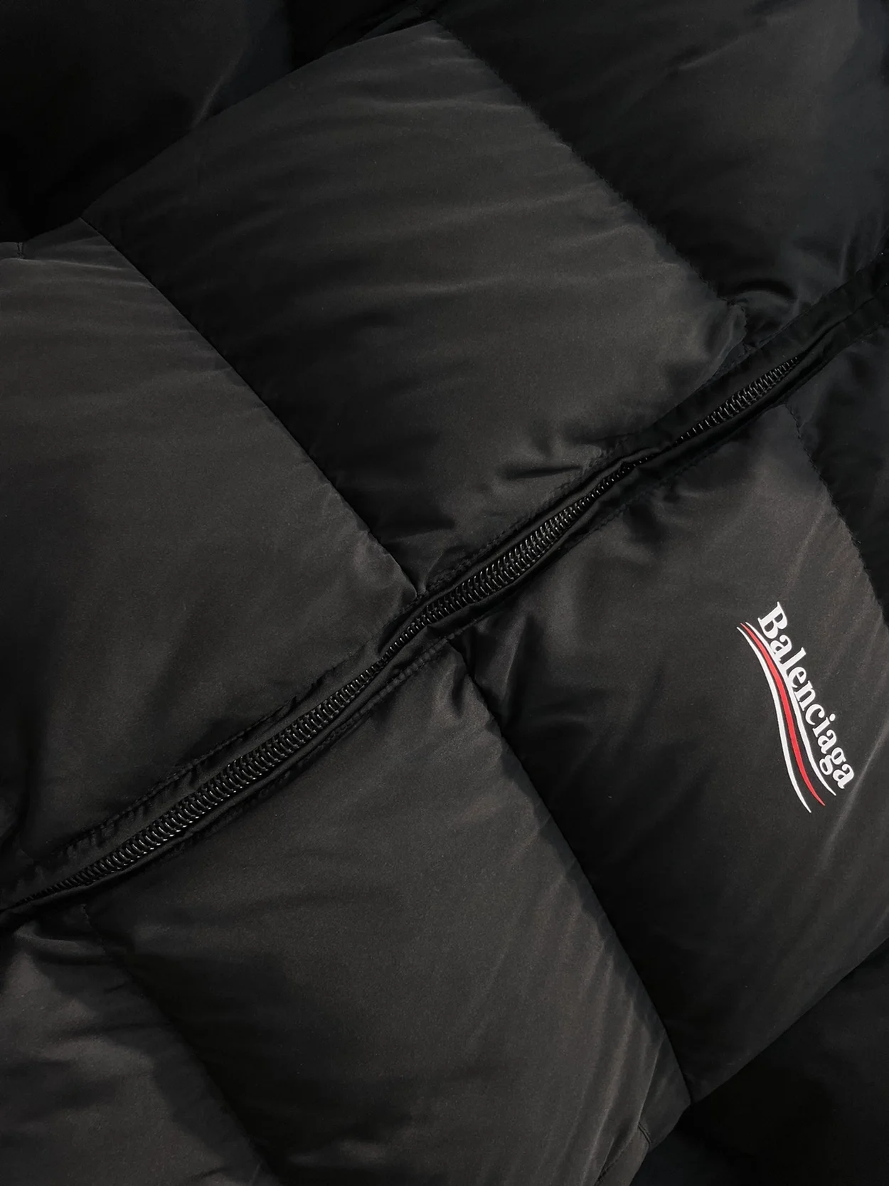 프라다 폴리티컬 캠페인 C-SHAPE 푸퍼 자켓