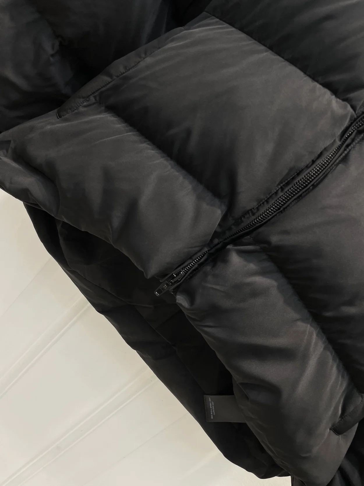 프라다 폴리티컬 캠페인 C-SHAPE 푸퍼 자켓