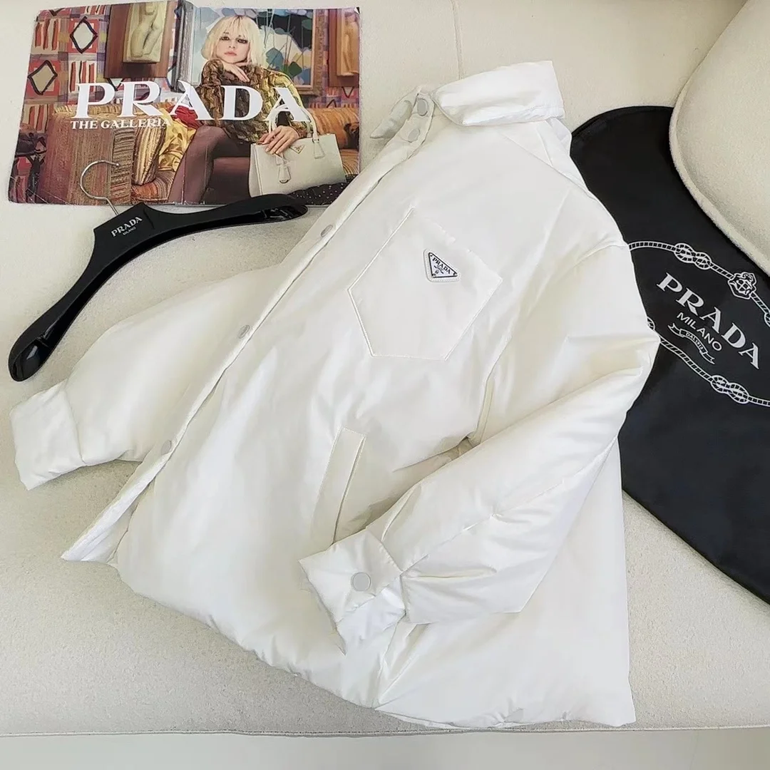 프라다 라이트 리나일론 패딩 자켓