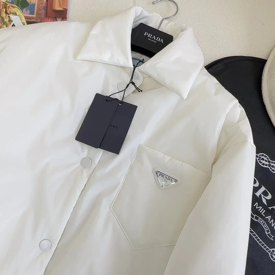 프라다 라이트 리나일론 패딩 자켓