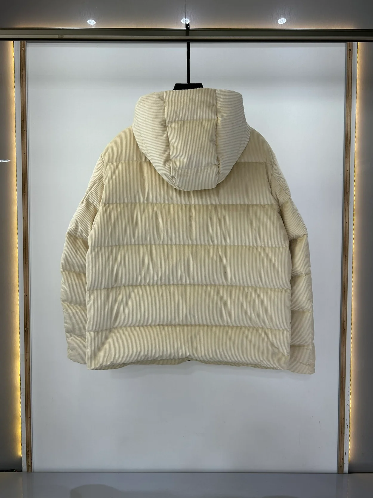 프라다 크롭 코듀로이 다운 자켓