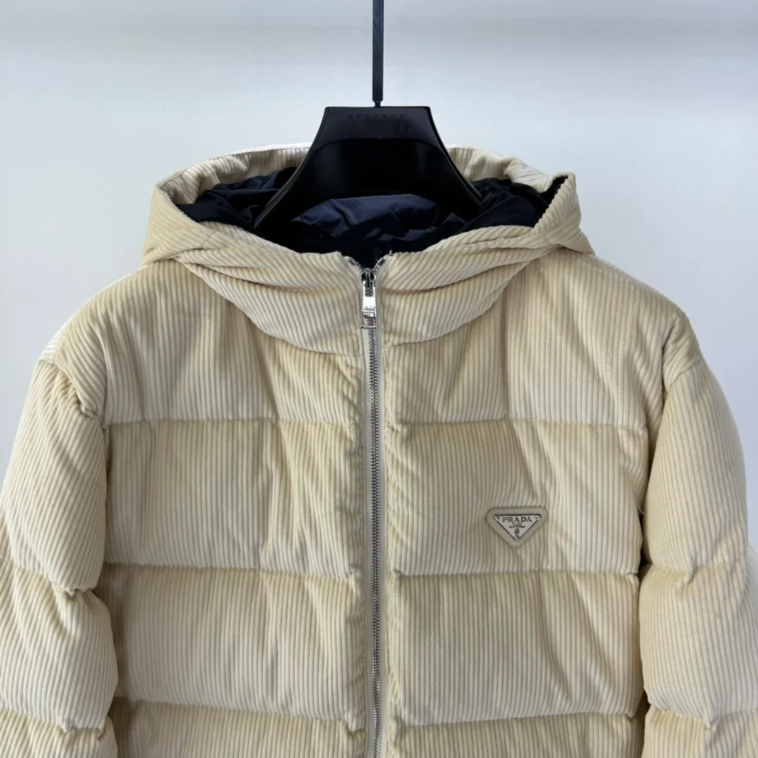 프라다 크롭 코듀로이 다운 자켓