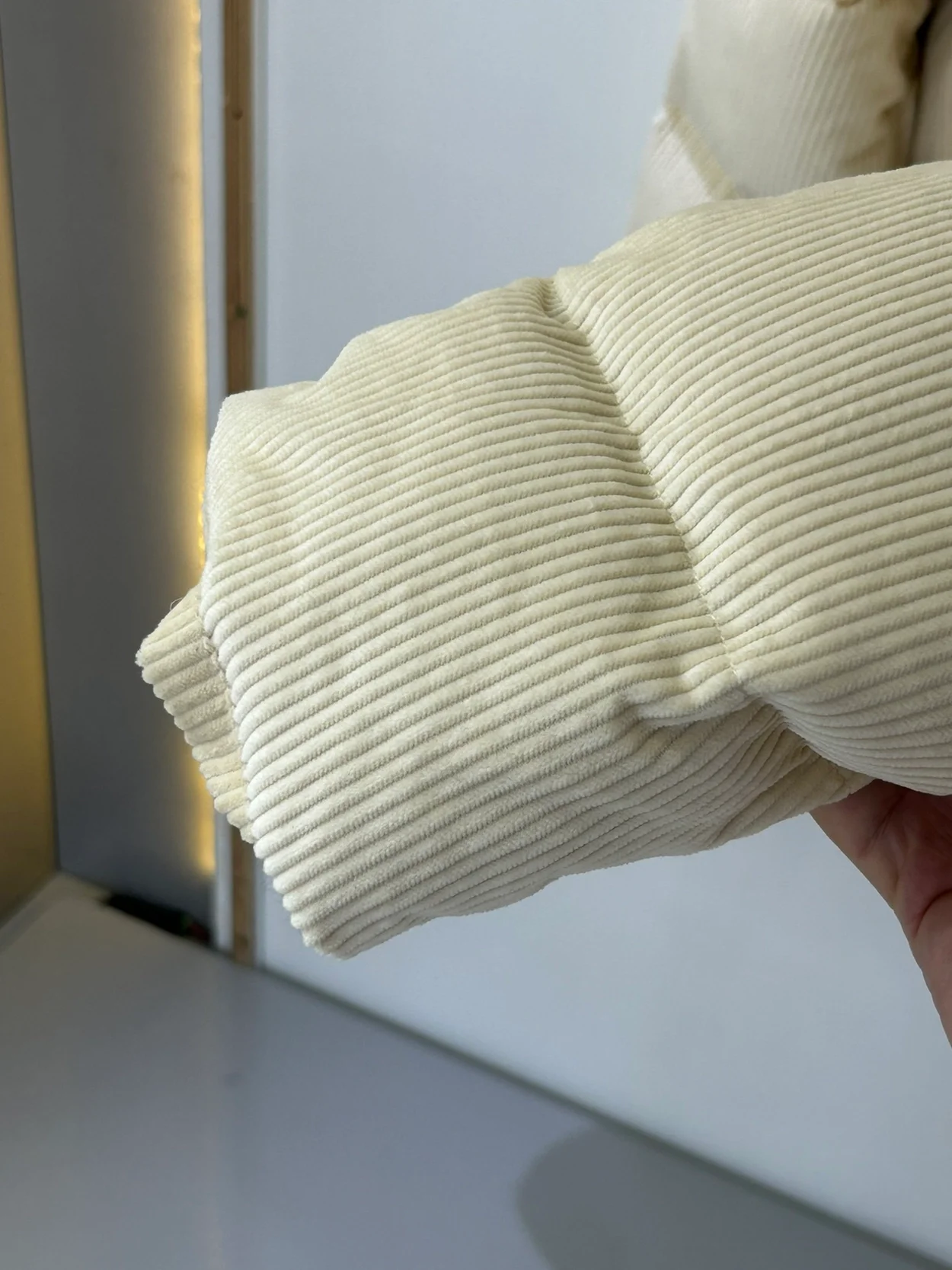 프라다 크롭 코듀로이 다운 자켓