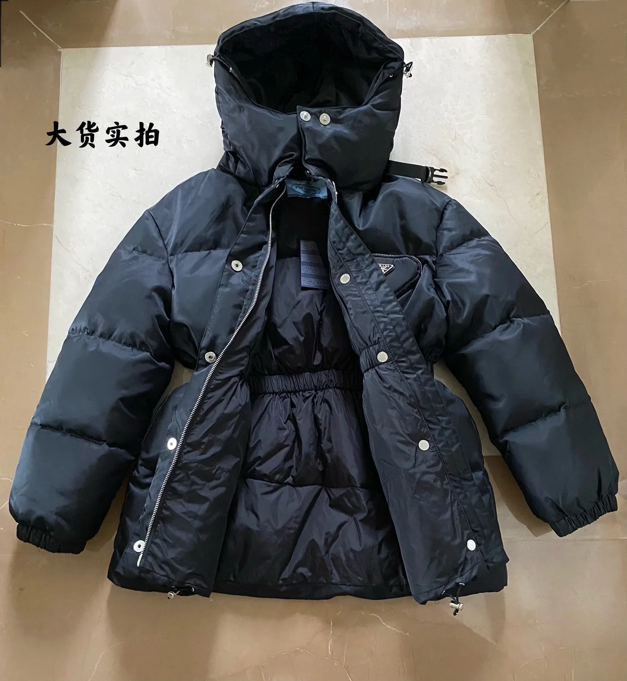 프라다 트라이앵글 파우치 리나일론 다운 자켓