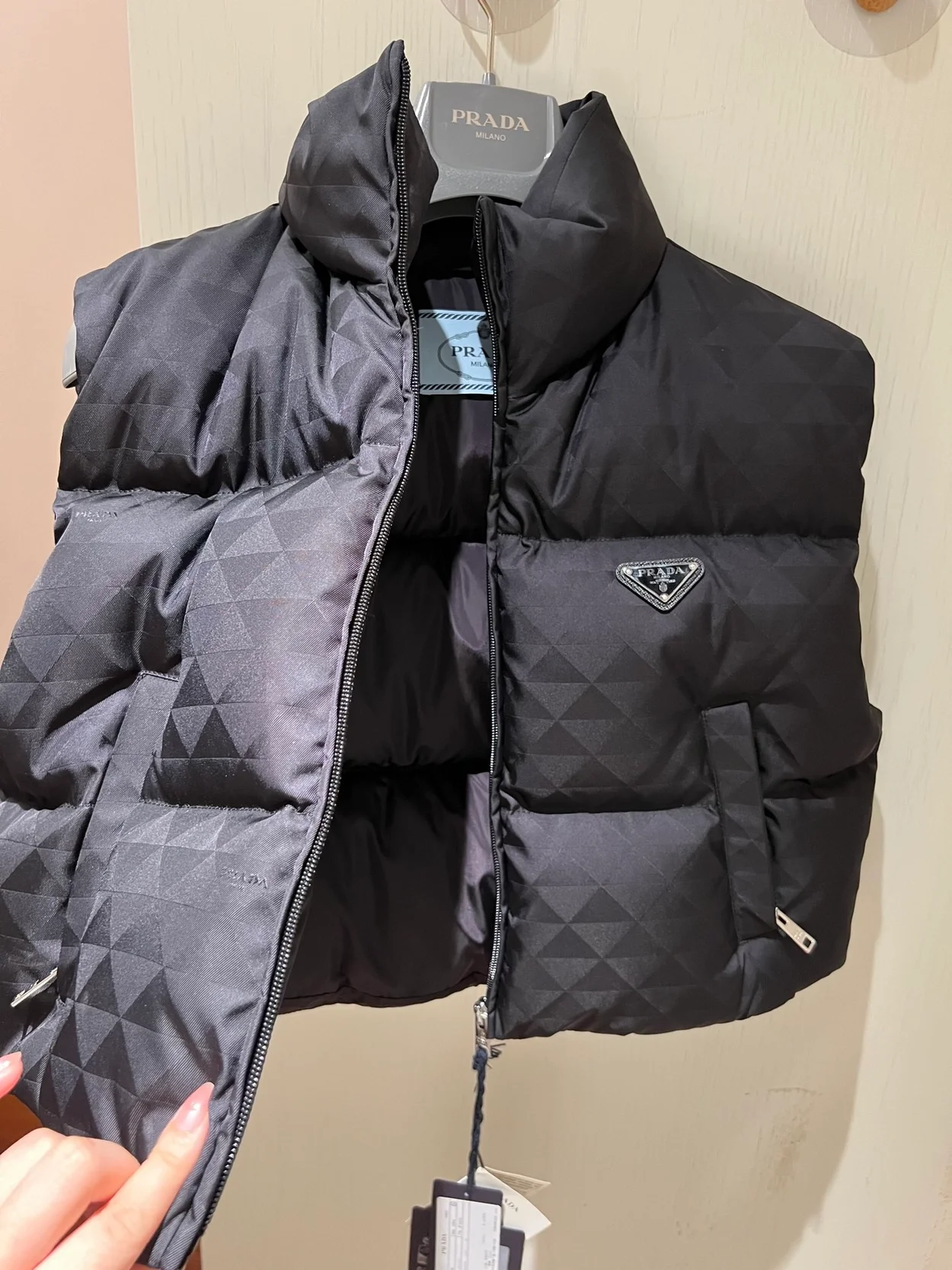 프라다 리나일론 다운 패딩 베스트