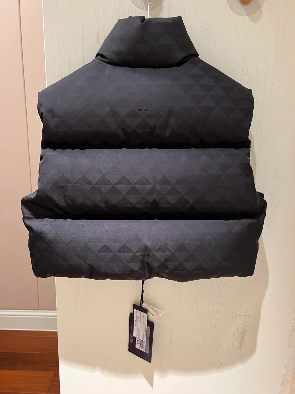 프라다 리나일론 다운 패딩 베스트