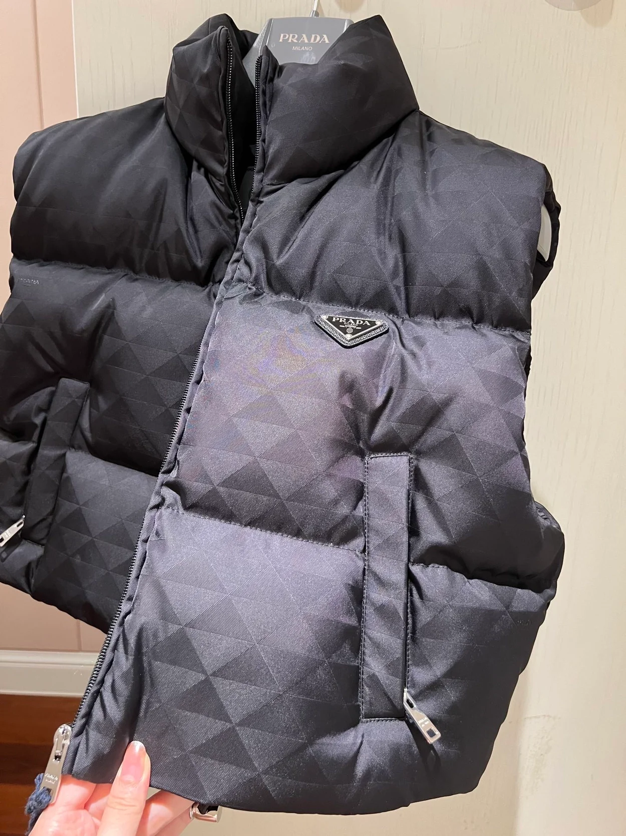프라다 리나일론 다운 패딩 베스트